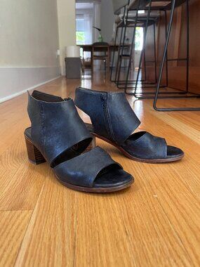 Coclico Sz 38.5 Blue Leather Heel Sandals
